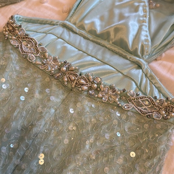 NWT Mac Duggal 5745 Sequined Faux Wrap Cut Out Puff Sleeve Gown Size 4 - Picture 10 of 14